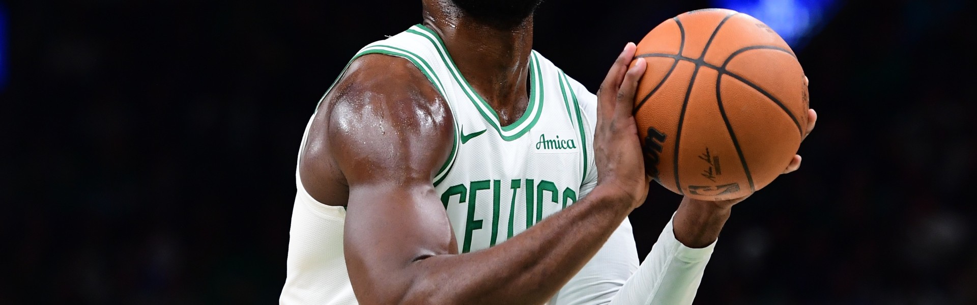 半岛体育官方网站-本赛季东部30+次数：杰伦·布朗25次领跑 米切尔、马克西分列二三