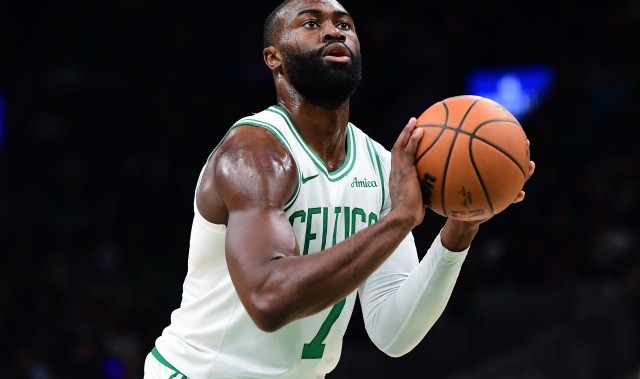 半岛体育官方网站-本赛季东部30+次数：杰伦·布朗25次领跑 米切尔、马克西分列二三