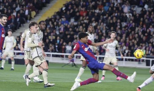 半岛体育官网-巴萨平倒数第二，拉总掀桌子，还能怎么办？